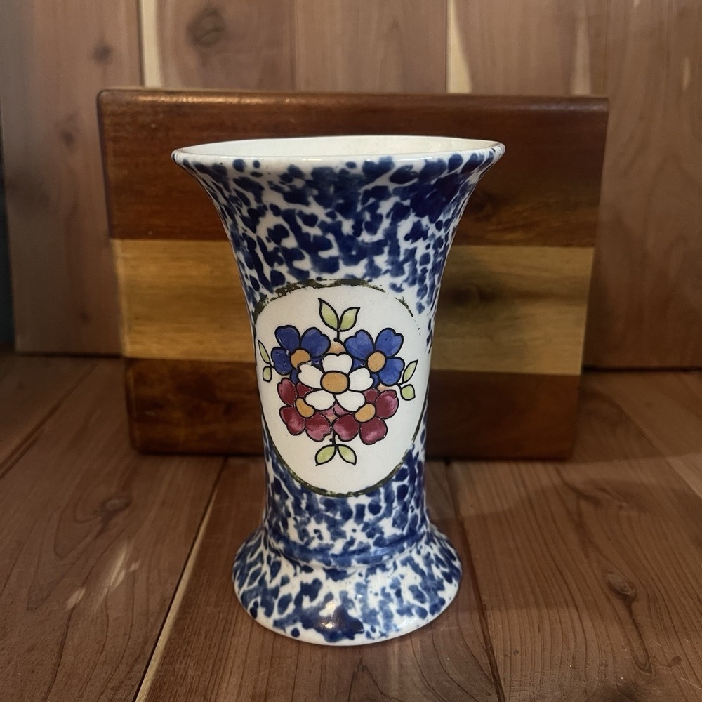1930s Czechoslovakia Handpainted Vase w/ Flowers in Center White & Blue Folk Art